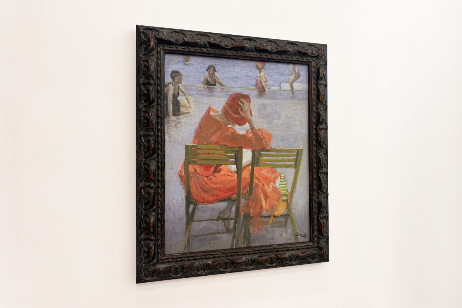 Piros ruhás lány egy medence mellett olvas - John Lavery