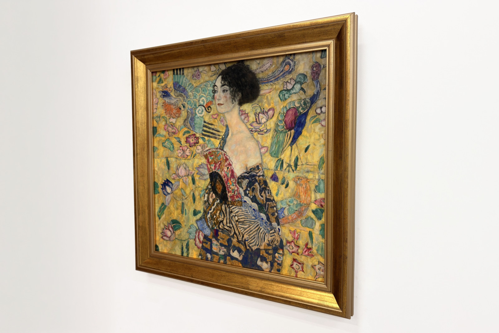 Hölgy ventilátorral - Gustav Klimt