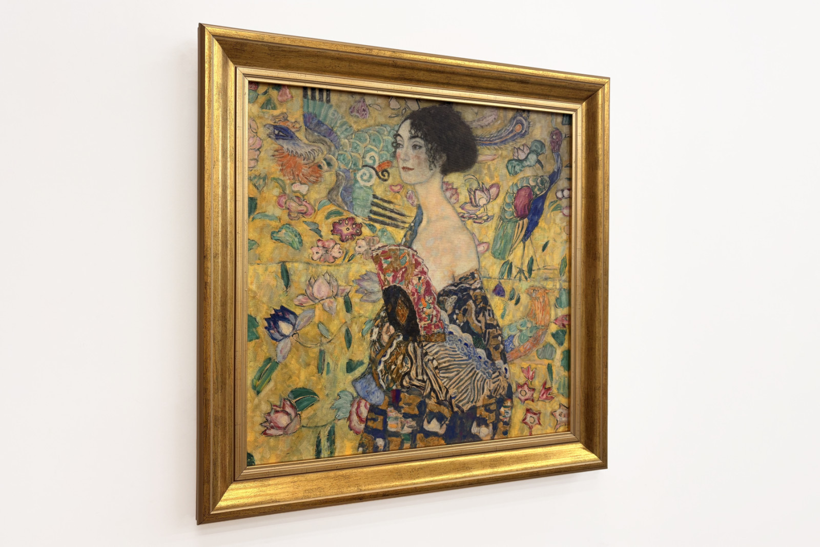 Hölgy ventilátorral - Gustav Klimt