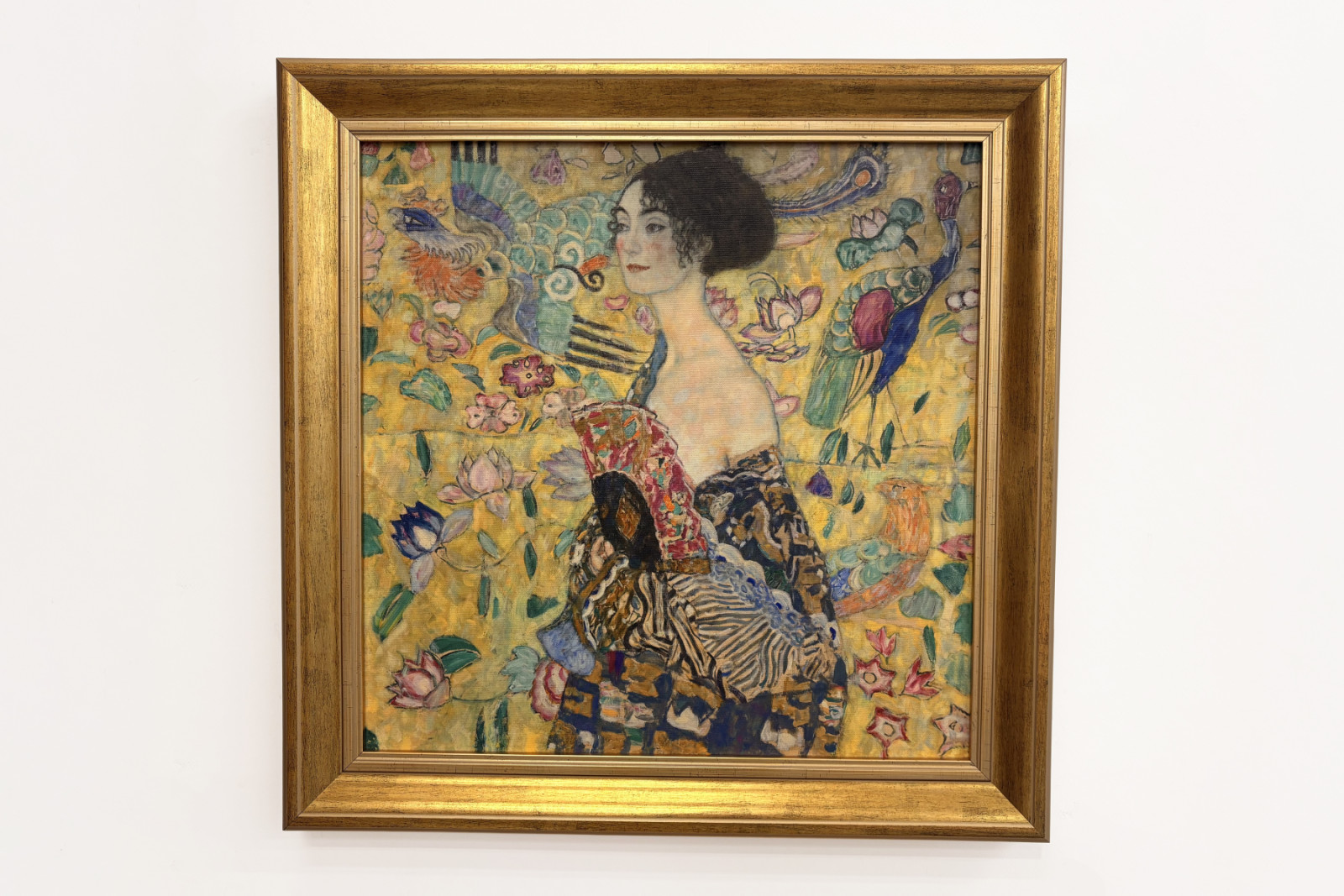 Hölgy ventilátorral - Gustav Klimt