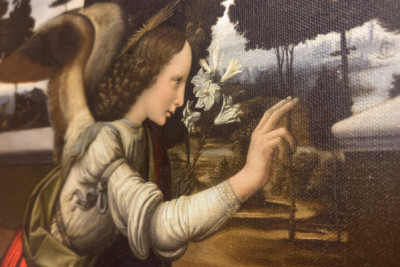 Olaszország Toszkána Firenze, Uffizi Képtár: Angyali üdvözlet, Leonardo da Vinci (1452-1519) festménye, Olaj, fa, kb. 1472-1475, 98x217 cm