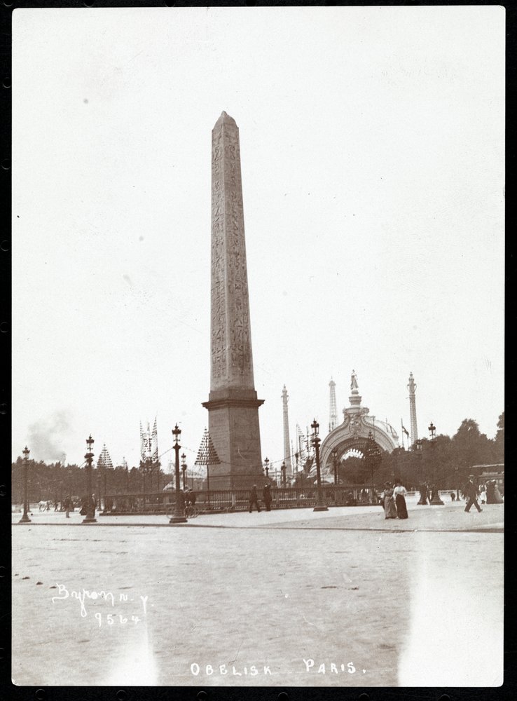 Kilátás a Kleopátra tűjére, Párizs, 1900 (ezüst zselatin nyomat) alkotó: Byron Company