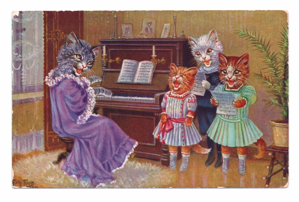 Edward-kori képeslap négy, emberi ruhát viselő macskával egy zongora körül, közös éneklés közben, 1910 körül alkotó: Louis Wain