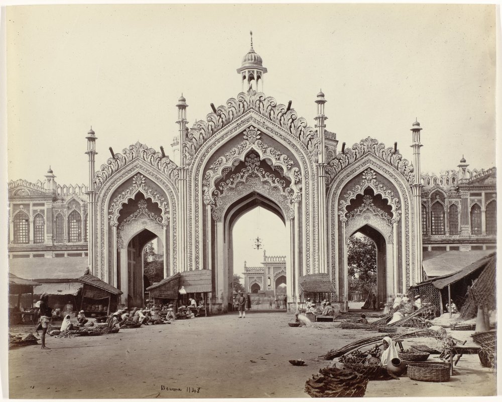 Hosseinabad bazárjának kapuja, Lucknow A Hooseinabad Bazaar kapuja (eredeti cím) alkotó: Samuel Bourne (signed by artist)