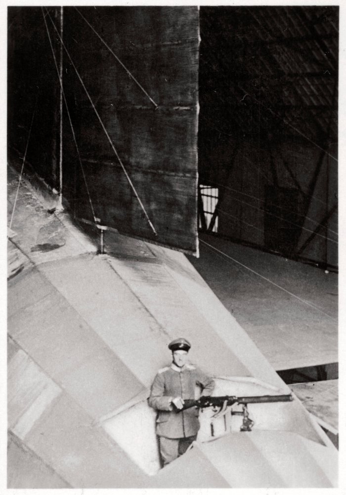 A német hadsereg Zeppelin léghajójának faroklövésze, I. világháború, 1914-1918 1933 alkotó: Unbekannt