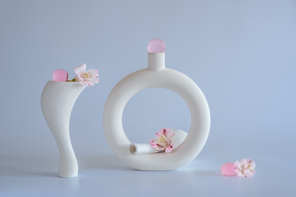 Minimalista rózsaszín csendélet alkotó: Alice Sheng