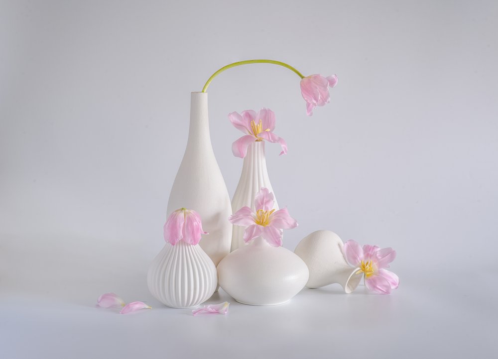 Halványrózsaszín tulipános csendélet alkotó: Alice Sheng