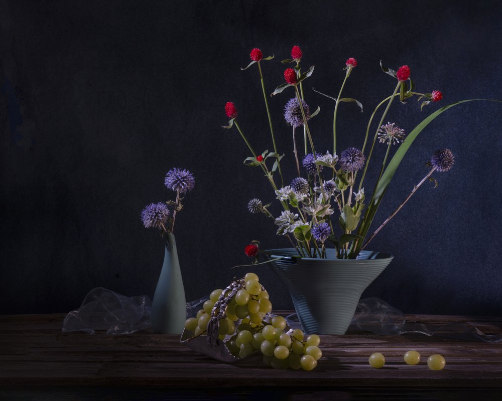 Sötét virágos csendélet alkotó: Anna Qu