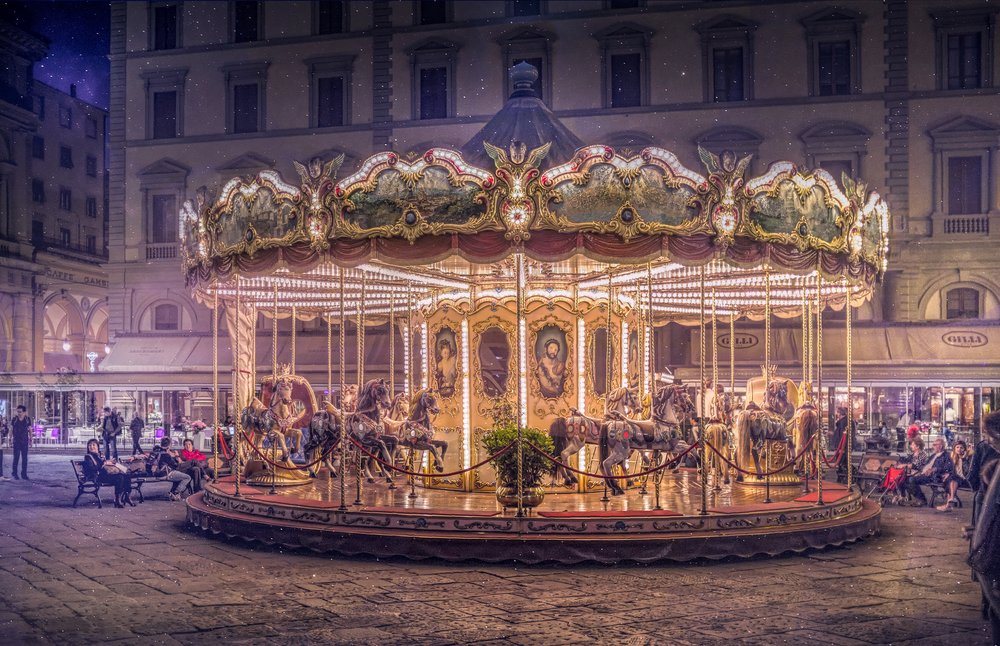 Álomszerű városi körhinta alkotó: Christian MARCEL