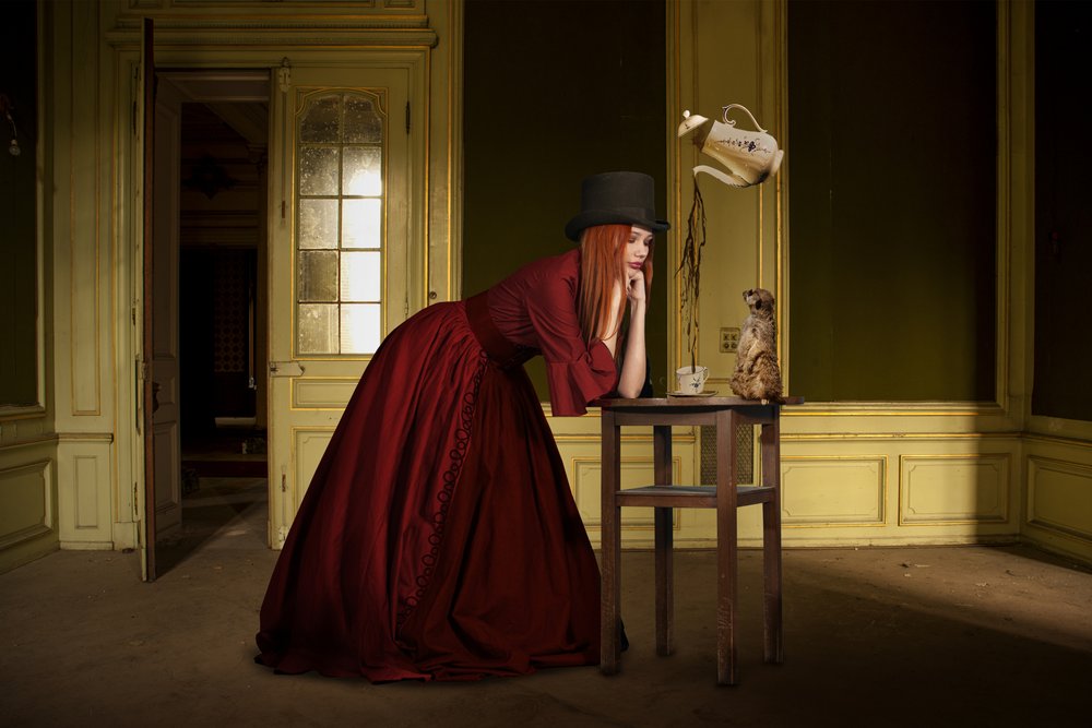 „Elegant Woman” Meerkat Tea alkotó: Christine von Diepenbroek