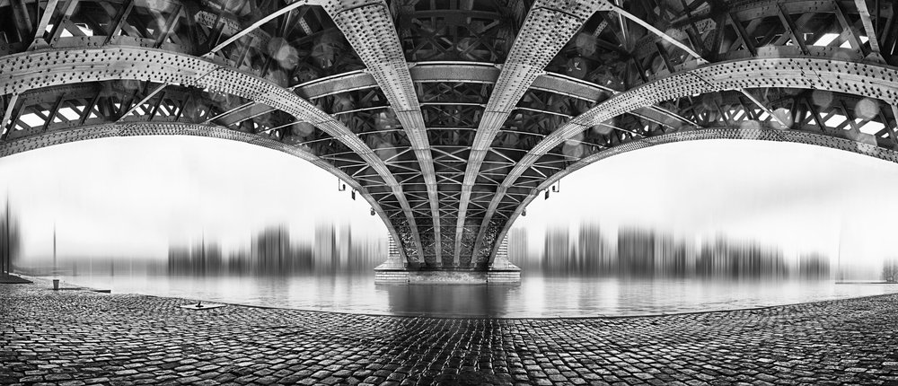 Acélhíd tükröződése alkotó: EM-Photographies