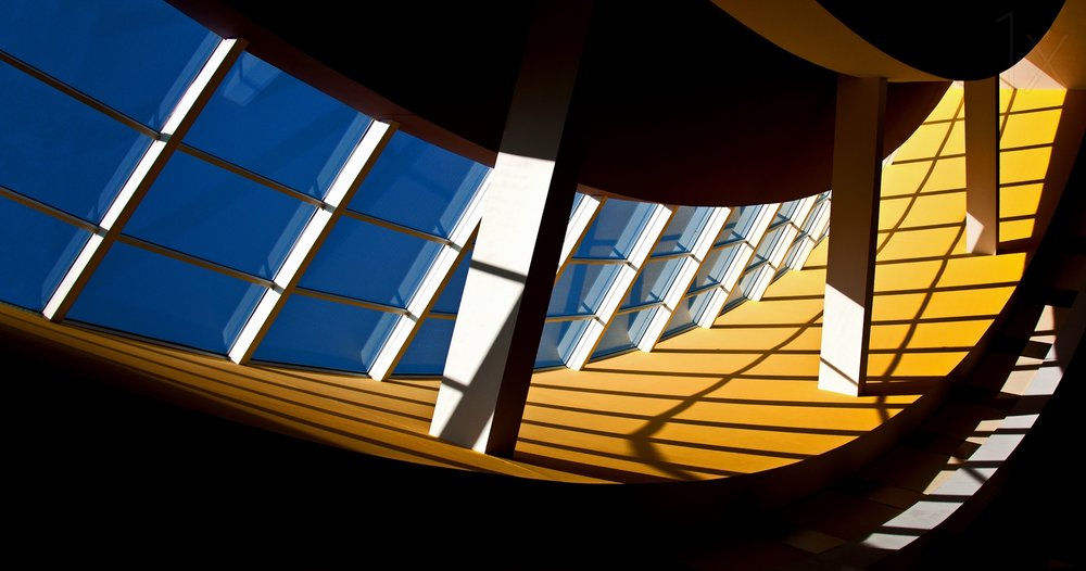Geometrikus fényarchitektúra alkotó: Igor Bakotic