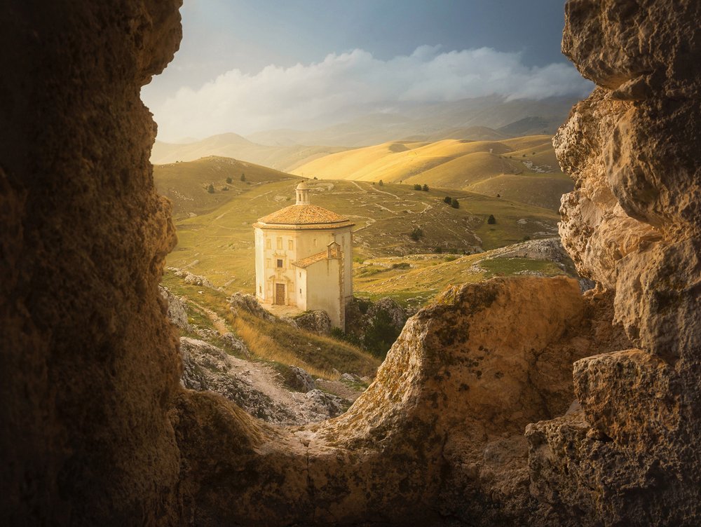 Golden Valley kápolna alkotó: Ludovico Reale