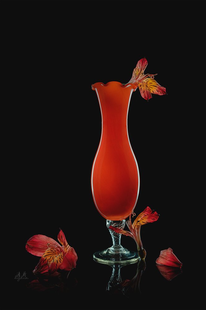 Élénk színekkel festett alstroemeria-csendélet alkotó: Lydia Jacobs