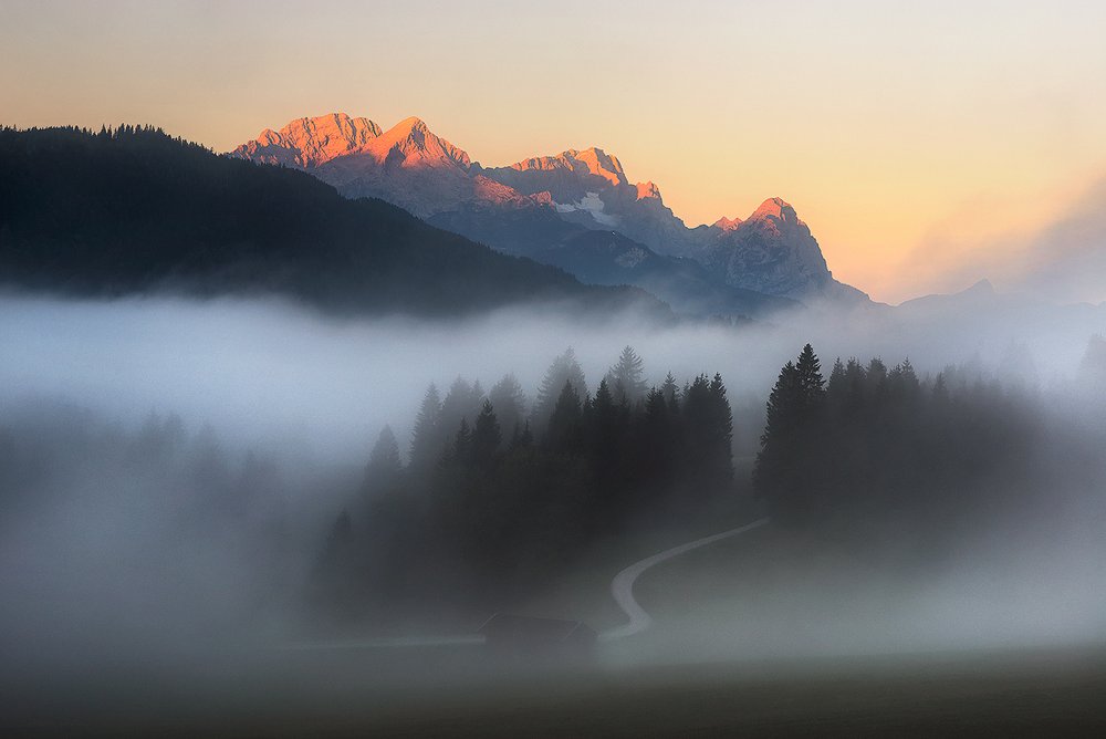 Golden Peaks – Reggeli köd alkotó: Marek Kijevský