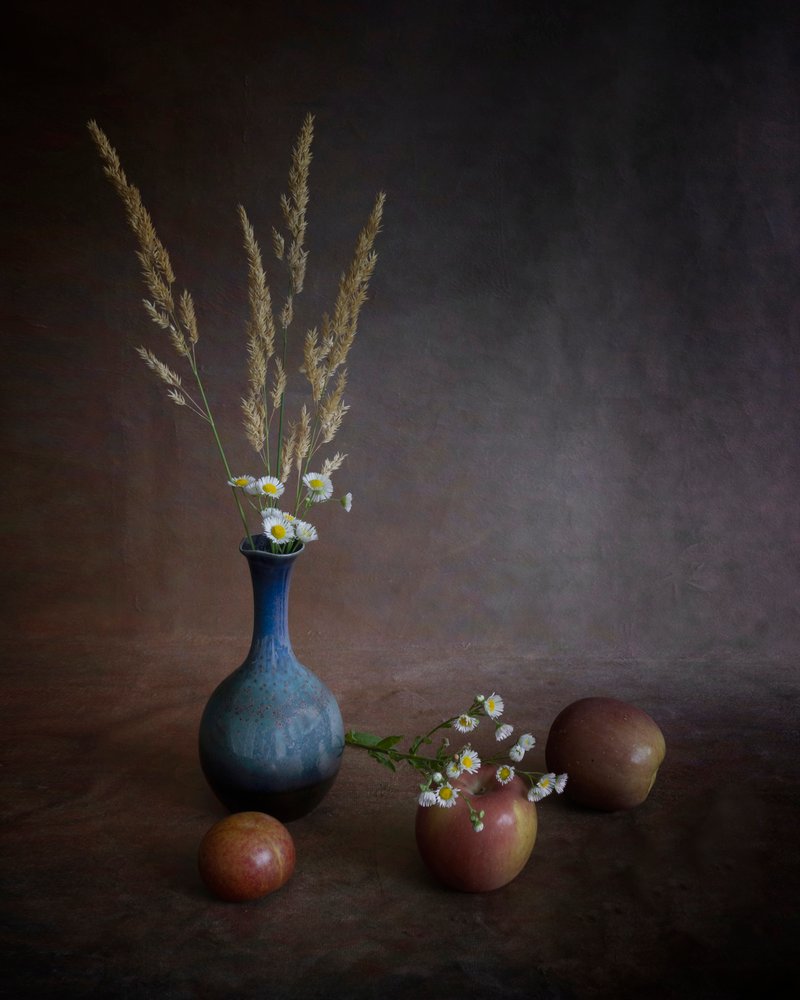 Őszi almák és váza alkotó: Purple Bamboo