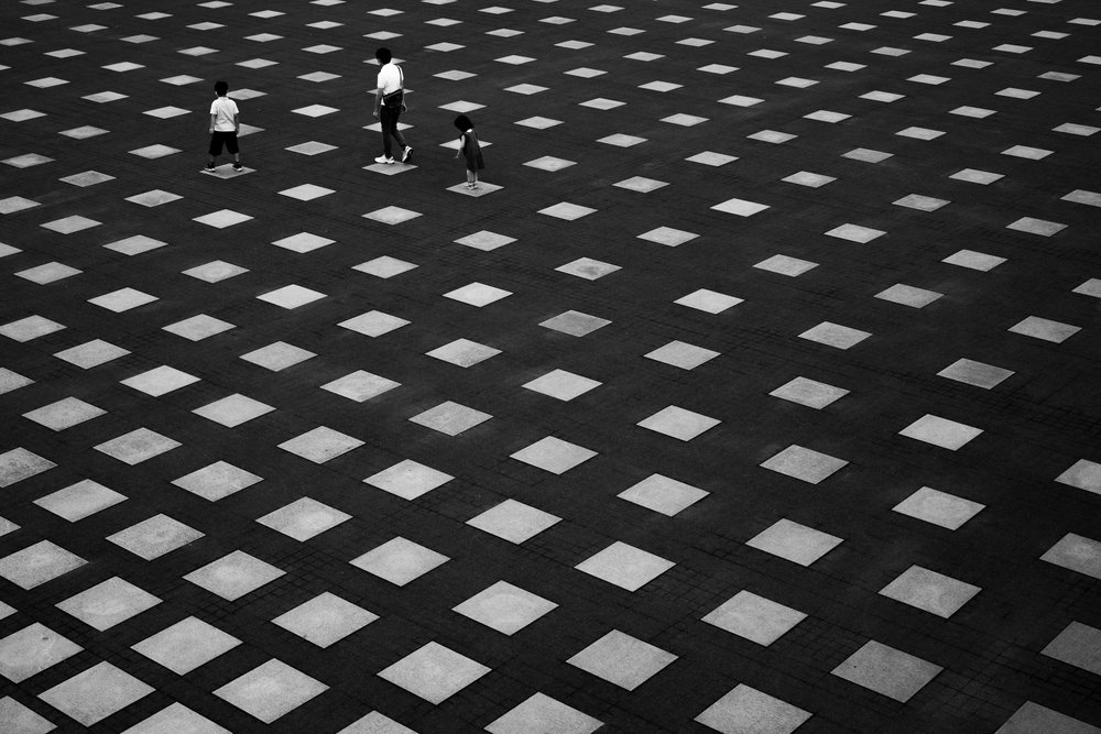 Emberek a Geometric Groundon alkotó: Satoshi Hata