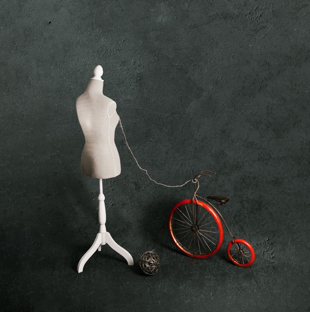 Mannequin Red Bicycle alkotó: chenyi wang