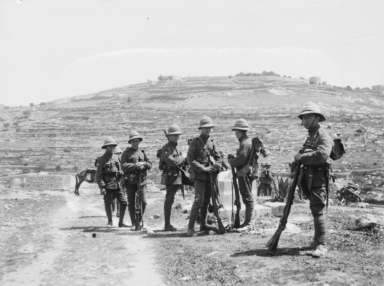 Brit katonák Jeruzsálemen kívül, a zsidóellenes zavargások idején, 1920 (bw fotó) alkotó: Unbekannt Unbekannt