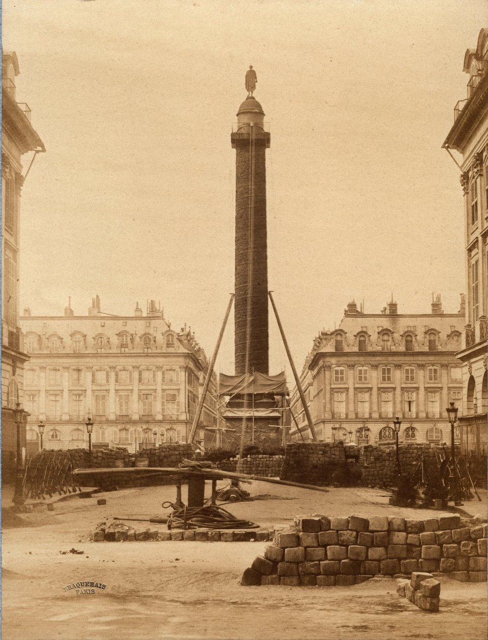 Commune de Paris (1871): a 16051871-es Vendome-oszlop lebontása. Photo Turning, 1871 Dim. 10,5x6,4 cm alkotó: Unknown