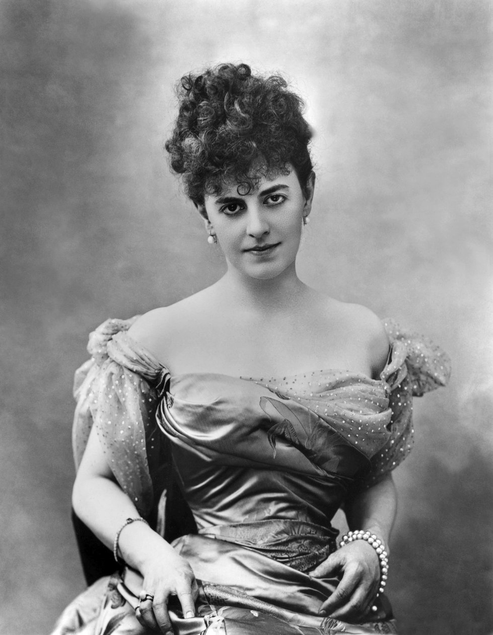 Elisabeth Riquet de Caraman-Chimay, Greffulhe grófnője (1860-1952) francia szocialista és arisztokrata. Nadar fényképezte, itt 1895. május 30-án alkotó: Unknown