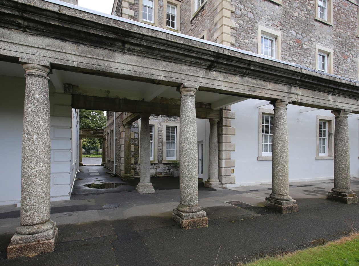 Az egykori Royal Naval Hospital, Plymouth Trafalgar blokk oszlopsorának gránit oszlopai alkotó: Unbekannt Unbekannt