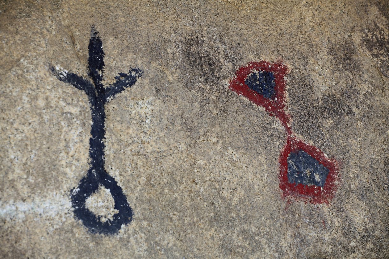 Észak-Amerika indián petroglyfái. Az 50-es években készült festmény egy western forgatásához. Park National Joshua Tree, Kalifornia, USA. Észak-amerikai indián kultúra alkotó: Unknown