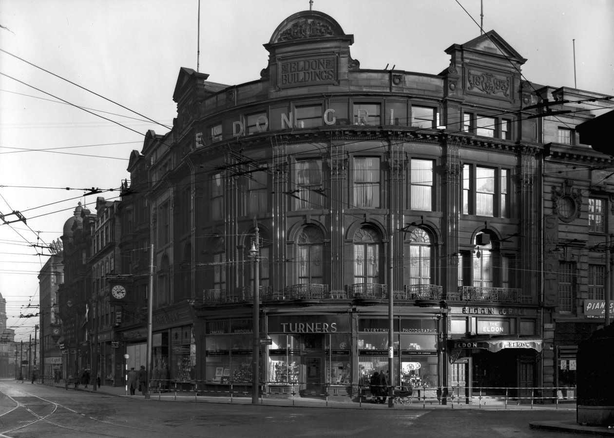Kilátás a Turners fotóstúdióról és üzletről a Blackett Streeten, Newcastle upon Tyne, 1950. február (bw fotó) alkotó: Unbekannt Unbekannt