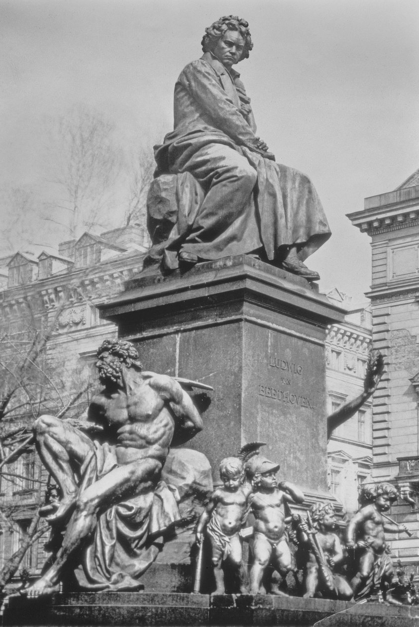 Kaspar Ritter von Zumbusch (1830-1915), 1880 (bronz) emlékműve Ludwig van Beethovennek, a 9. szimfóniára utaló alakok fölött talapzaton ülő zeneszerzőnek alkotó: Austrian School