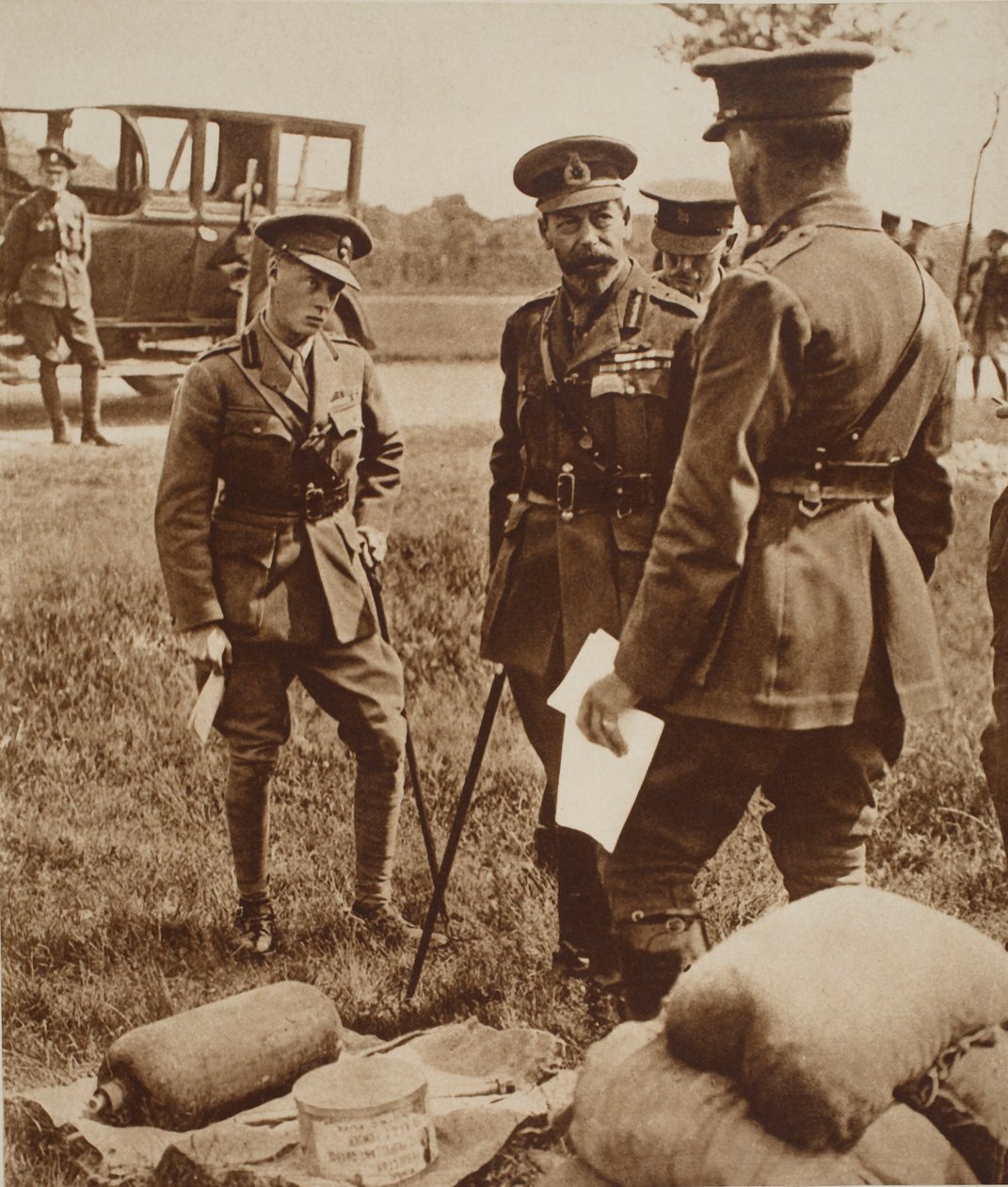 VIII. Edward király apjával V. György királlyal egy gáziskolában a háború alatt, 1914 körül alkotó: English Photographer