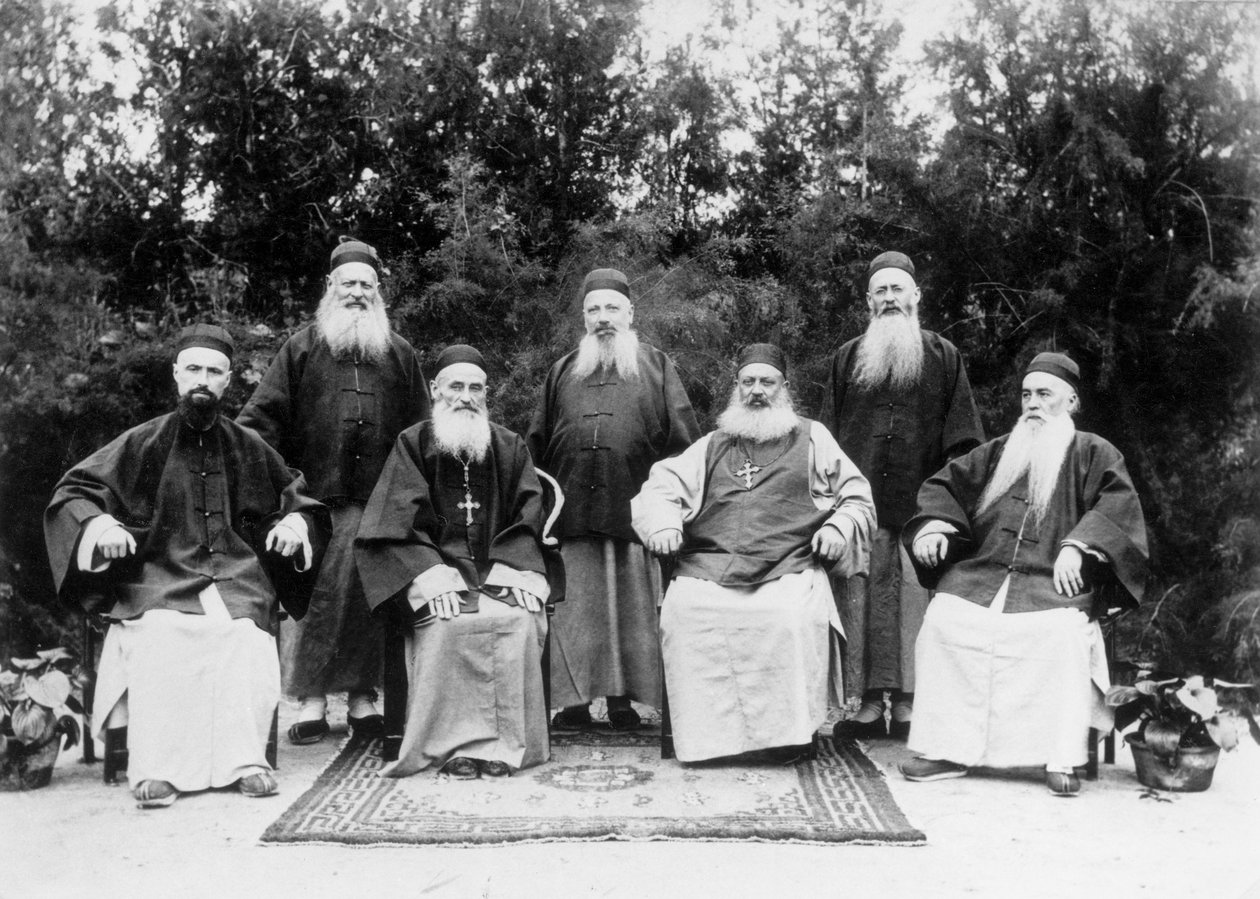Jezsuiták egy kínai misszióból, 1900 körül alkotó: French Photographer