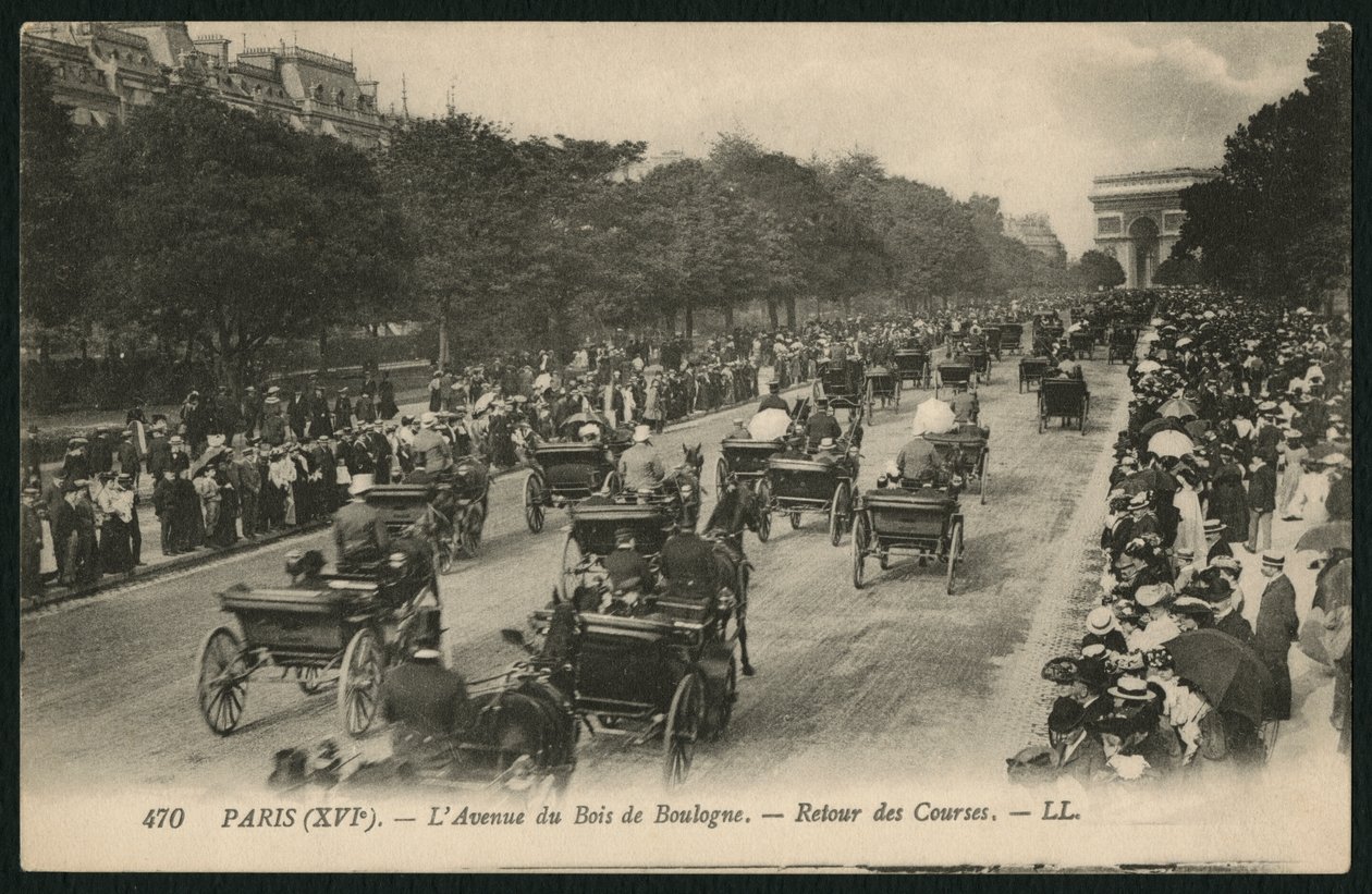 Képeslap, amely a versenyről való visszatérést ábrázolja, Avenue du Bois de Boulogne, Párizs, 1900 körül (photolith) alkotó: French Photographer