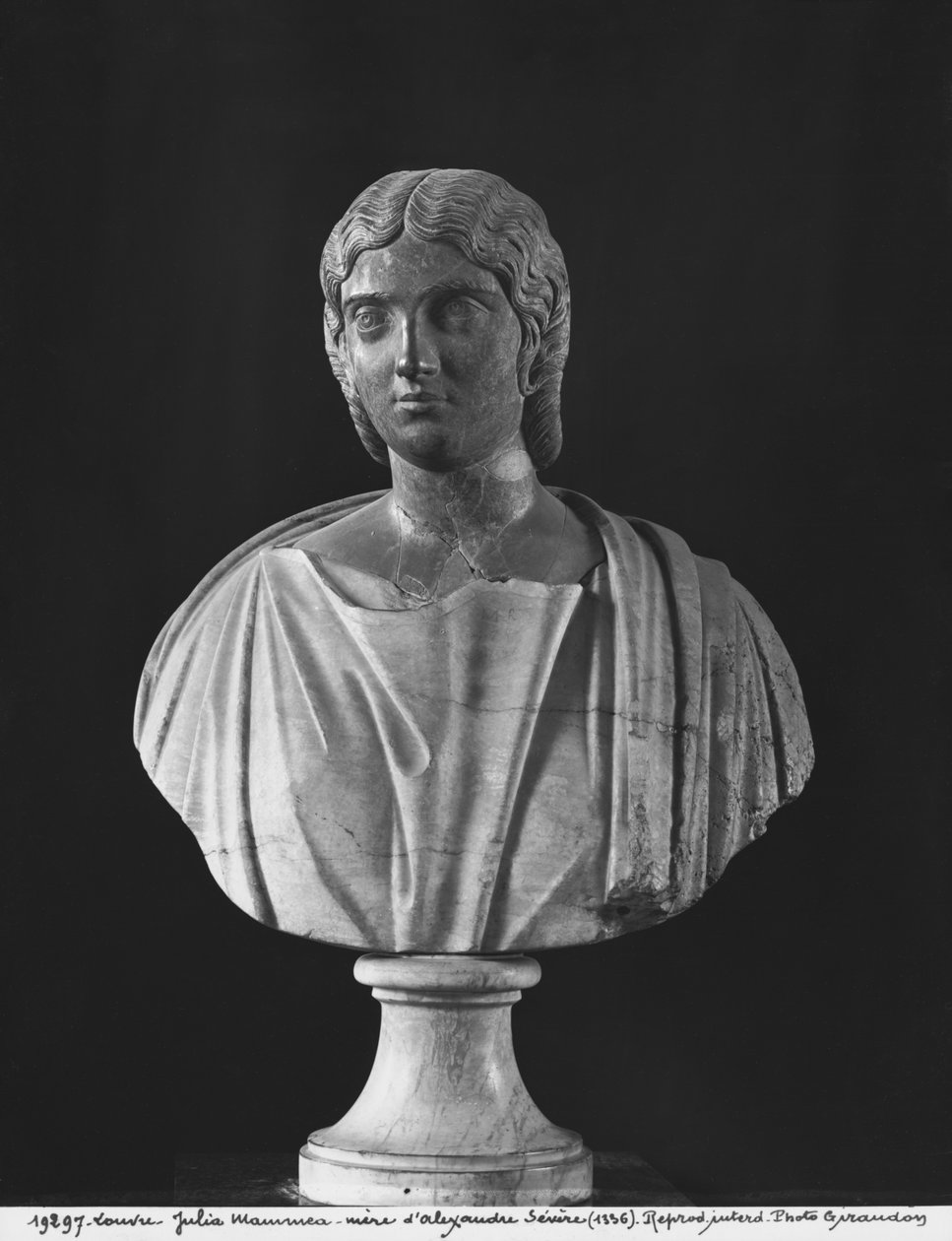 Julia Mamaea (i.sz. 180-235) Perselus Sándor császár (i.sz. 205-235) anyjának mellszobra 230 körül (márvány) alkotó: Roman