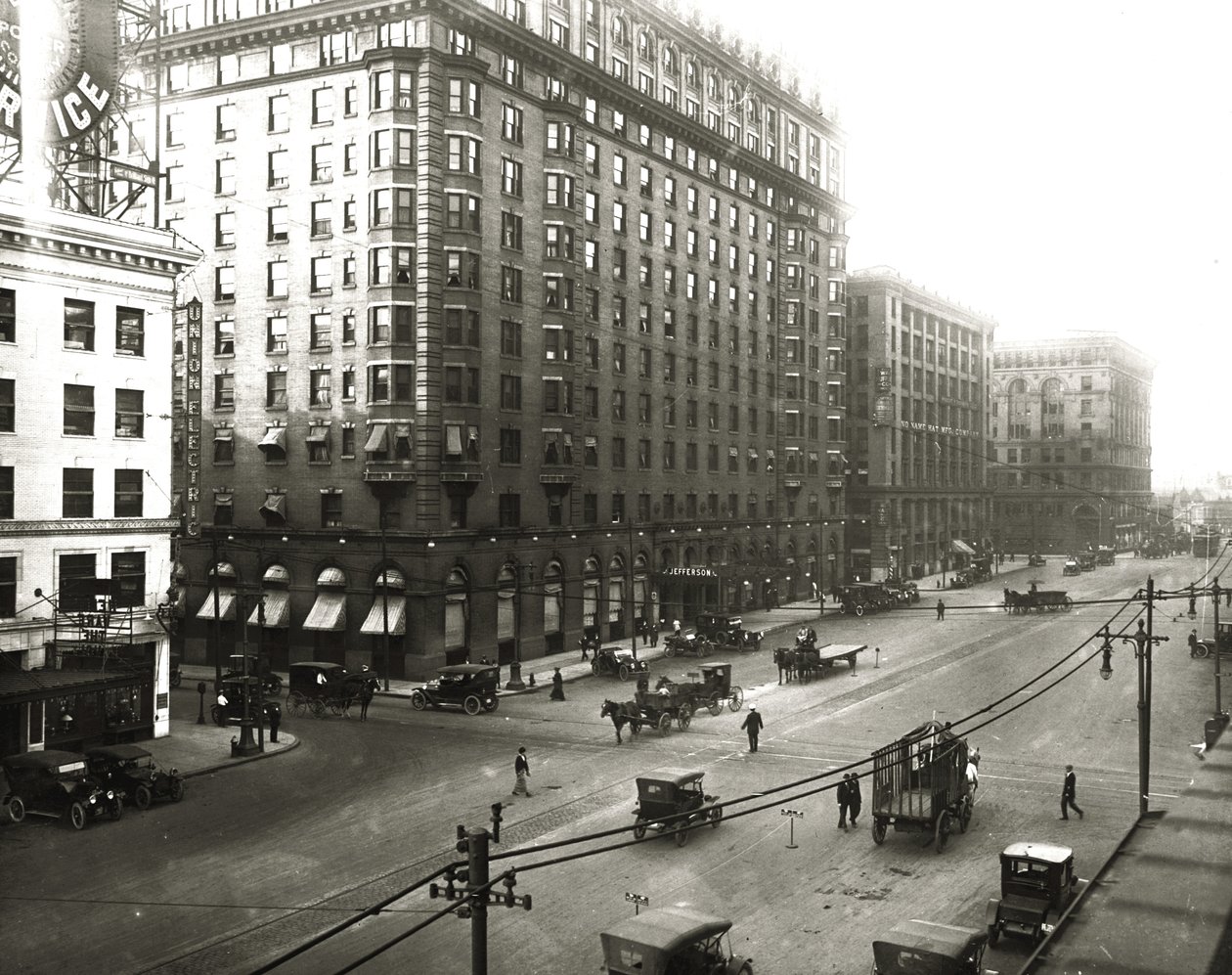 Jefferson Hotel és Union Electric épületek a Tizenkettedik és a Locust utca kereszteződésében alkotó: Unknown