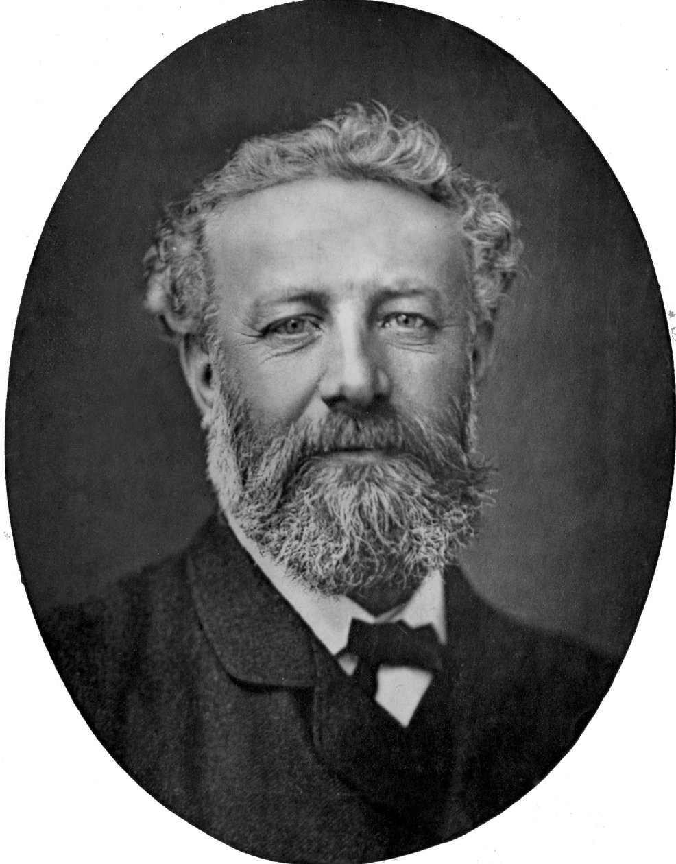 Jules Verne (1828-1905) francia regényíró alkotó: (1820 1910) Nadar