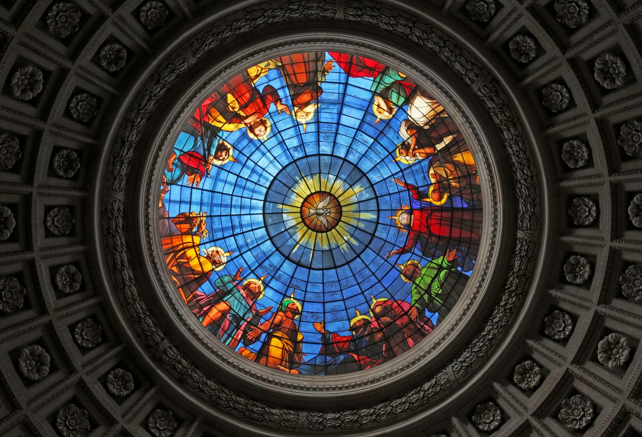 Kupola ablakkal, amely a pünkösd rejtélyét ábrázolja, Chapelle Royale, Dreux, Franciaország alkotó: Unknown