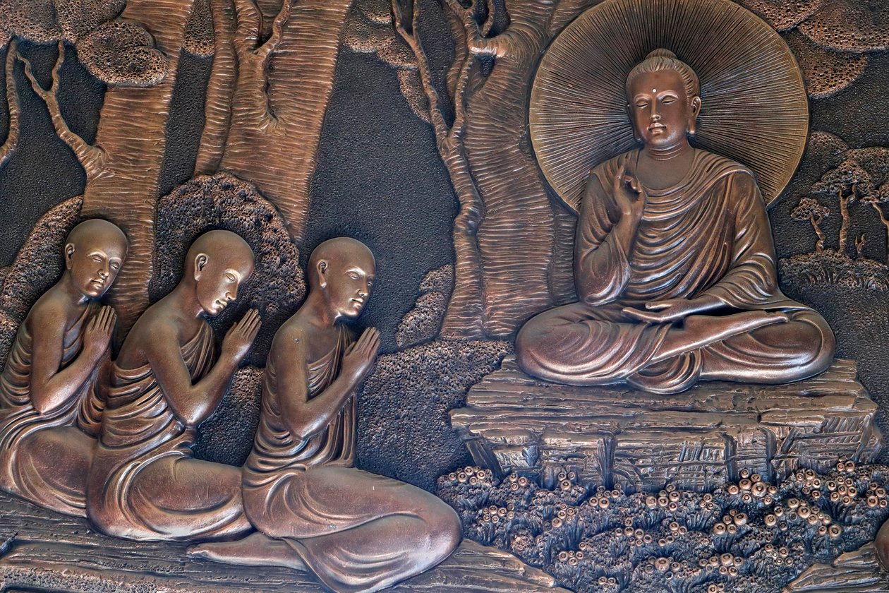 Linh Phong buddhista templom, Buddha élete, Megvilágosodása után Buddha Shakyamuni tartotta első prédikációját Dalat, Vietnam alkotó: Unknown