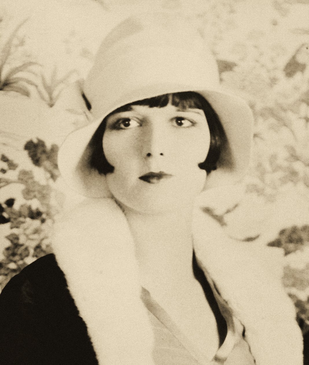 Louise Brooks portréja (1906-1985) alkotó: Unknown