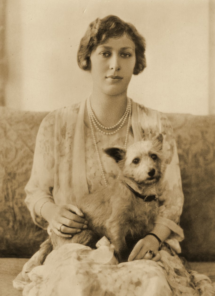 Mária hercegnő és kutyája c. 1920 alkotó: Unknown