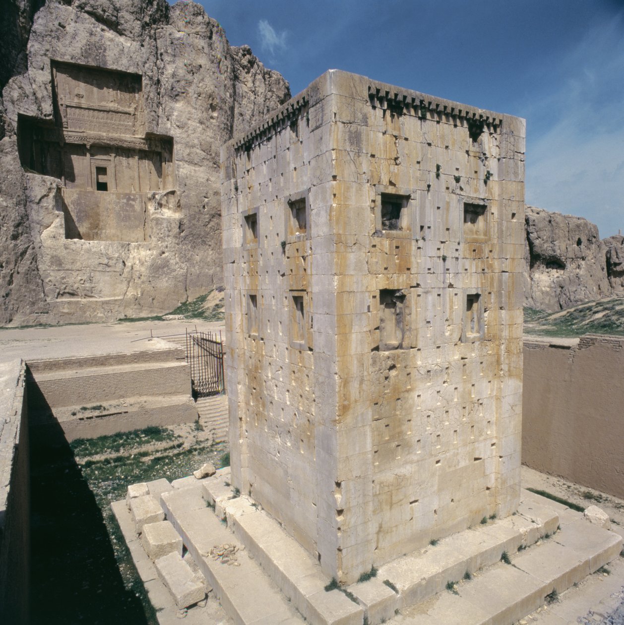 Zoroaszter Kábája, ie 500 körül alkotó: Achaemenid