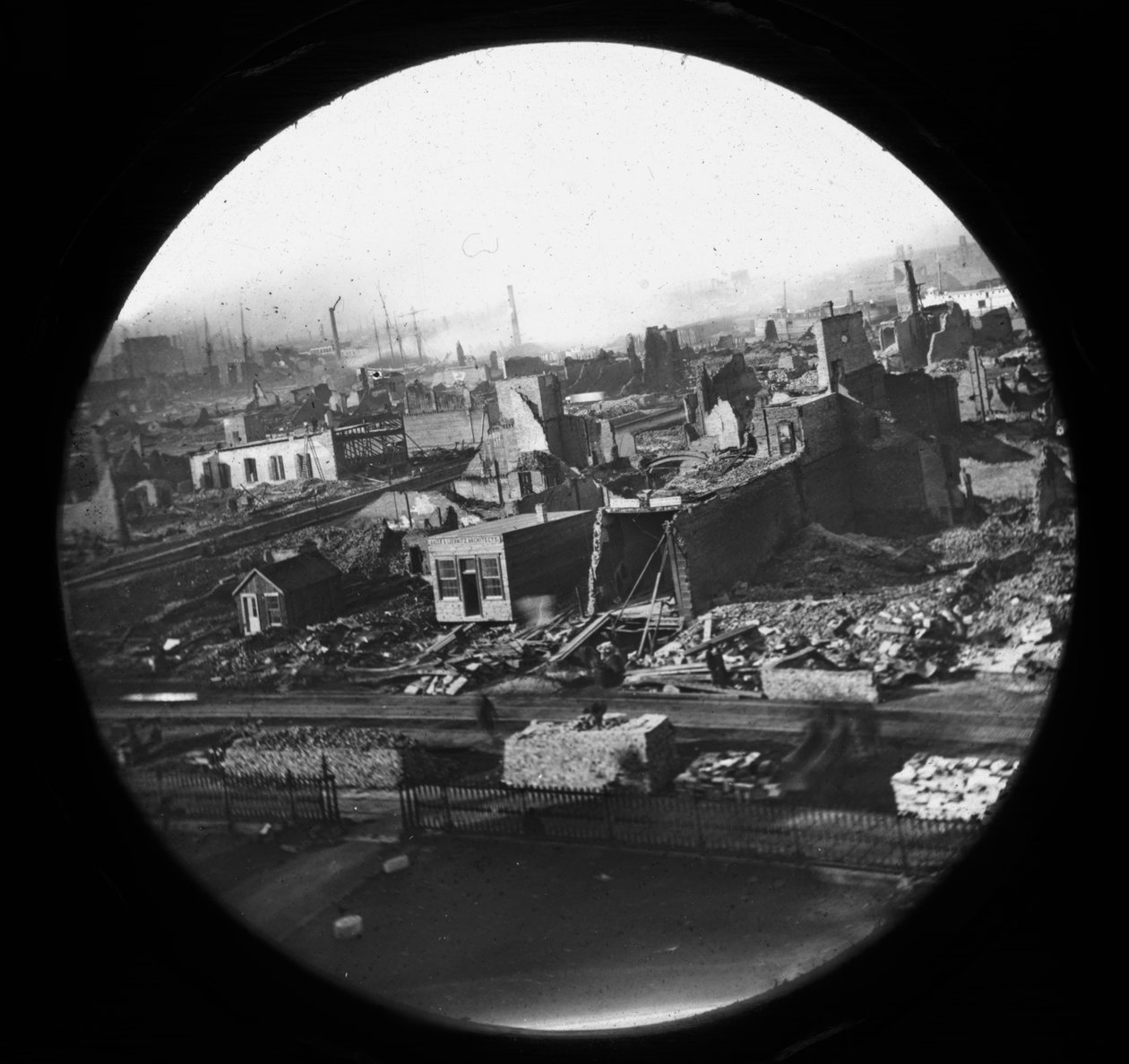 Északnyugati kilátás a bíróság épületéből az 1871-es chicagói tűzvész után alkotó: American Photographer