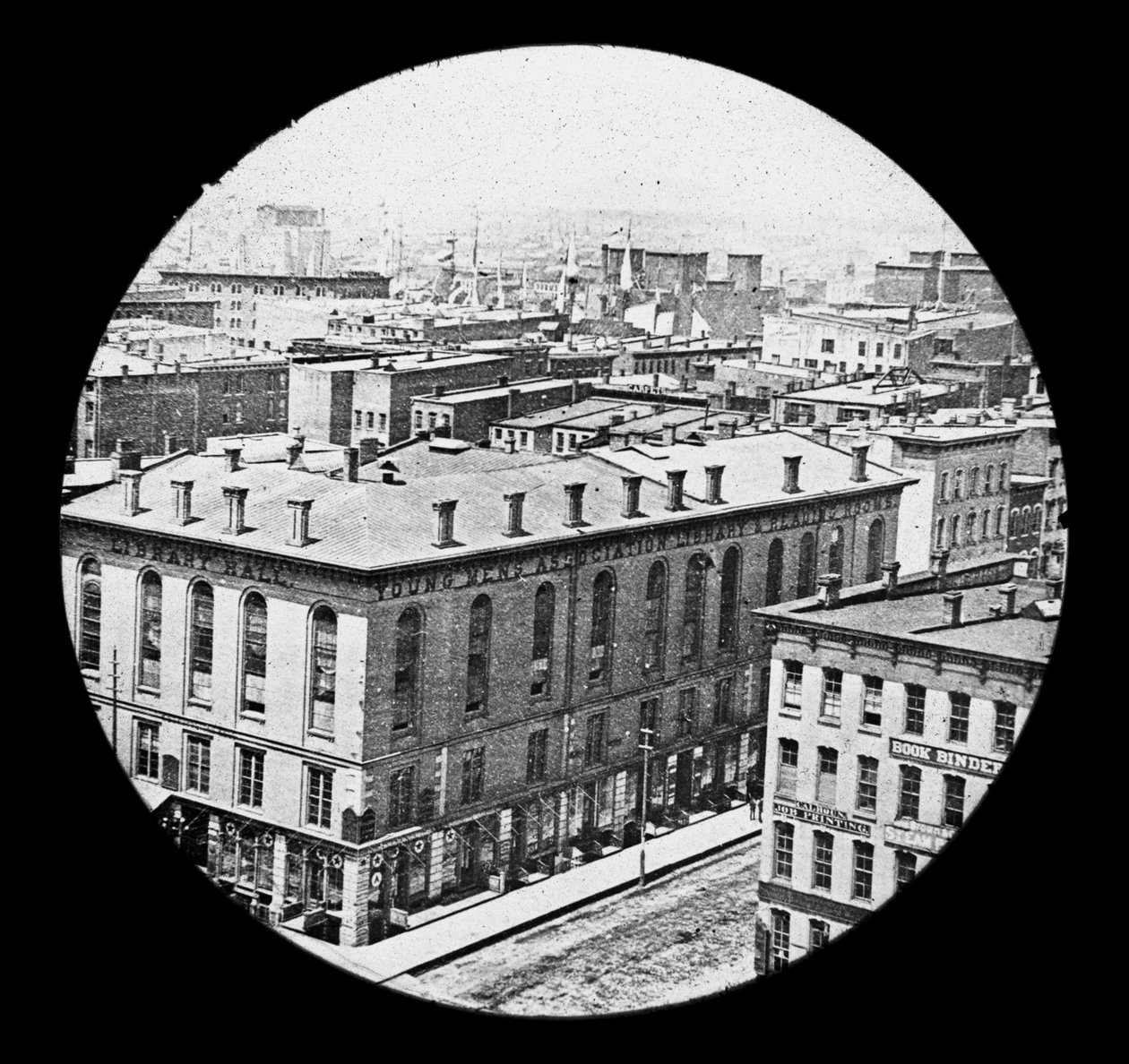 Északnyugati kilátás a bíróság épületéből az 1871-es chicagói tűzvész előtt alkotó: American Photographer