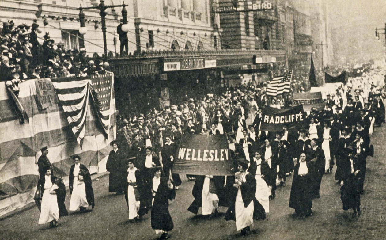Szufrazsett felvonulás, az Adelphi Színház előtt, New York, 1910 alkotó: American Photographer