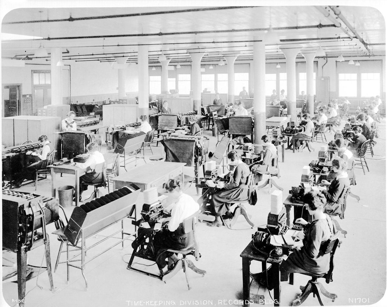 A philadelphiai Hog Island Shipyards időmérő osztálya, 1918 alkotó: American Photographer