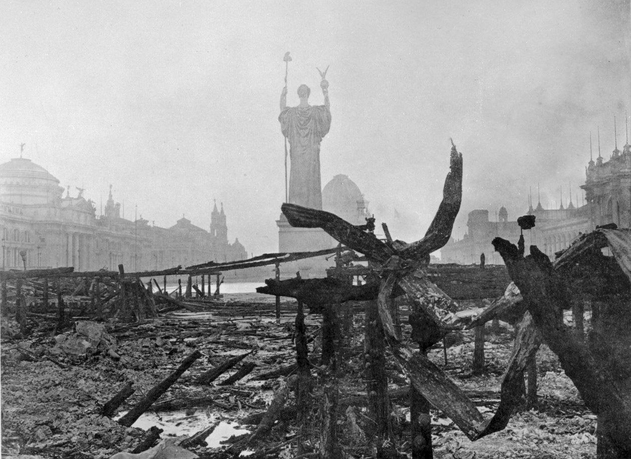 Kilátás a Köztársaság-szoborra a Világok Becsületbíróságának romjai között, Columbian Building egy 1894. január 8-i tűzvész után alkotó: American Photographer