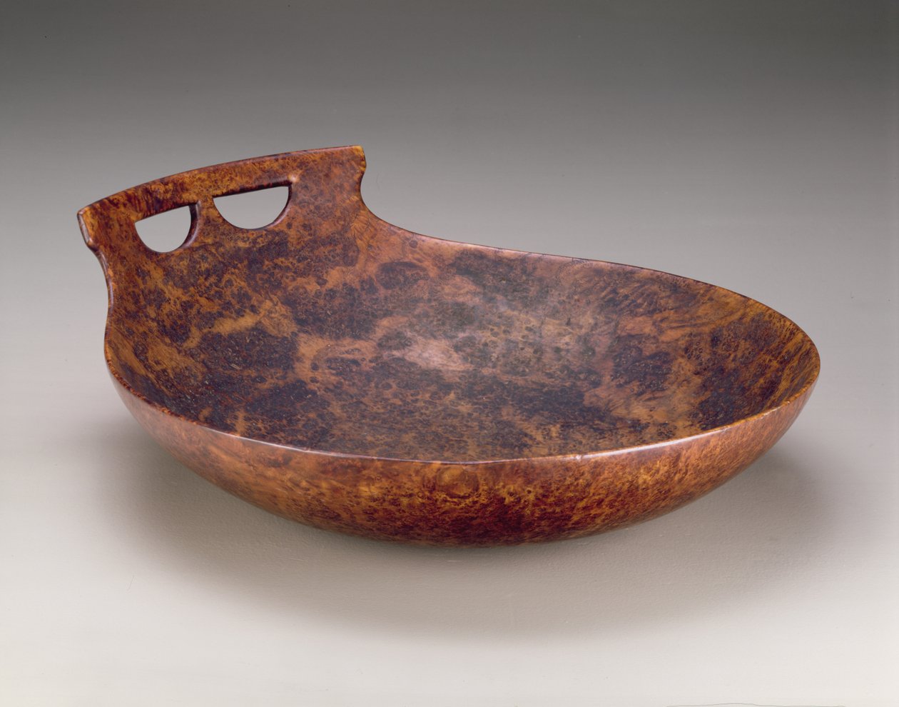 Bowl, keleti sziú, indián, 1850 körül (kőrisfa) alkotó: American School