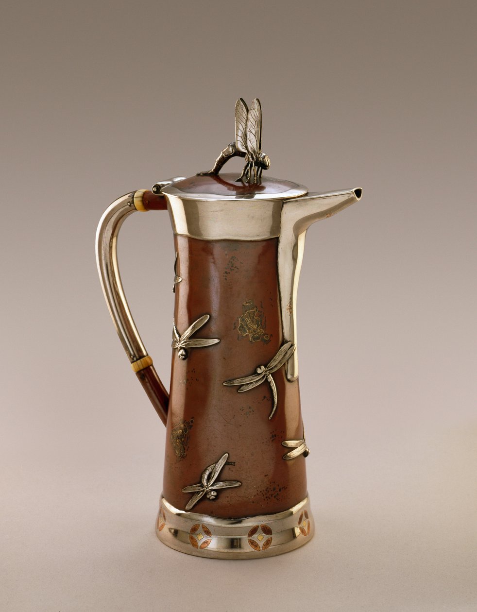 Coffeepot, Tiffany and Company, 1879 (ezüst rézzel) alkotó: American School