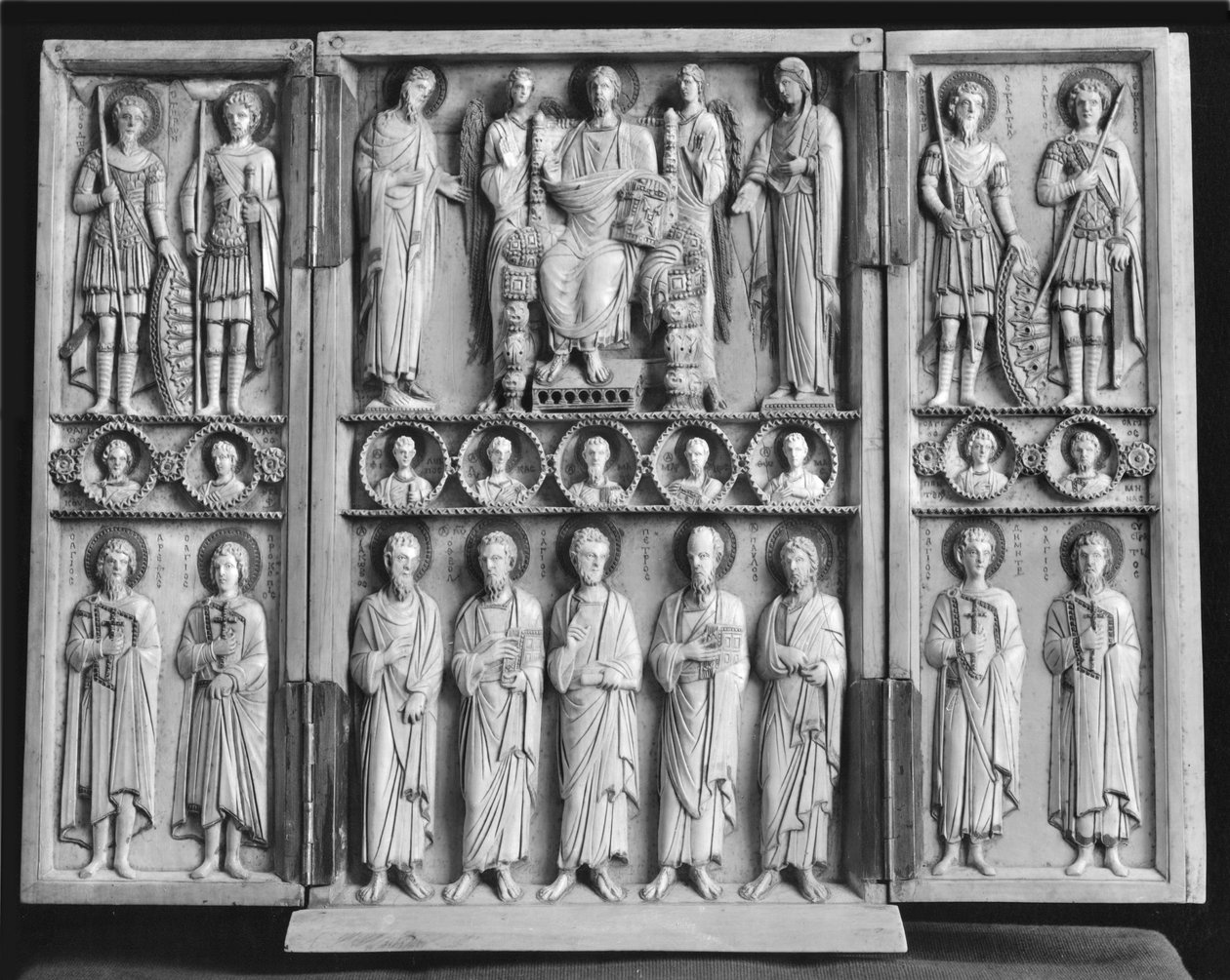 Triptichon, amely a Szűzanyával trónoló Krisztust, Keresztelő Szent Jánost és más szenteket ábrázolja (lásd: 213281) alkotó: Byzantine