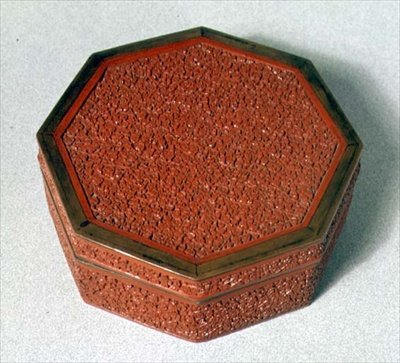Faragott doboz (cinóber) alkotó: Chinese School