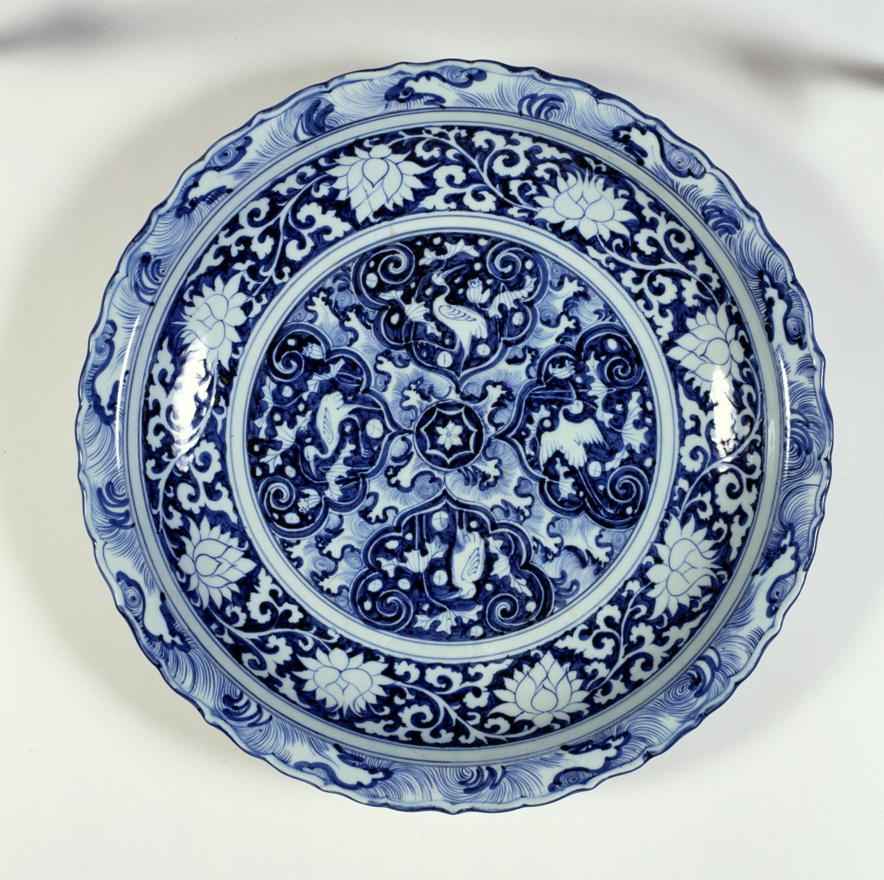 Töltő kék-fehér díszítéssel, 1325-55 (porcelán) alkotó: Chinese School